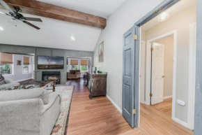 Salted Rim: 4 Bedrooms with a Hot Tub and Game Room